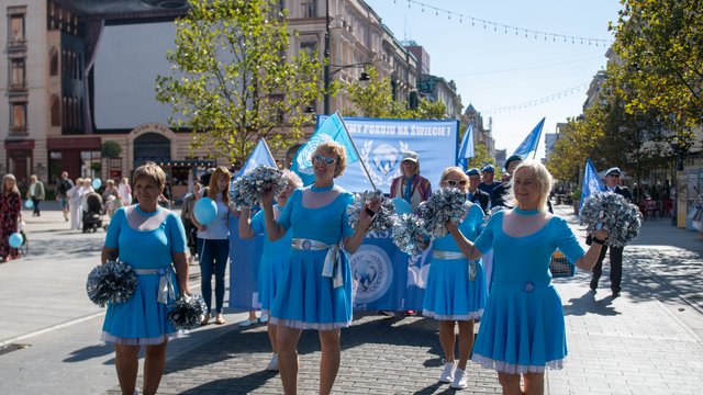 Marsz dla pokoju w Łodzi. Piotrkowską przeszedł błękitny korowód [ZDJĘCIA]