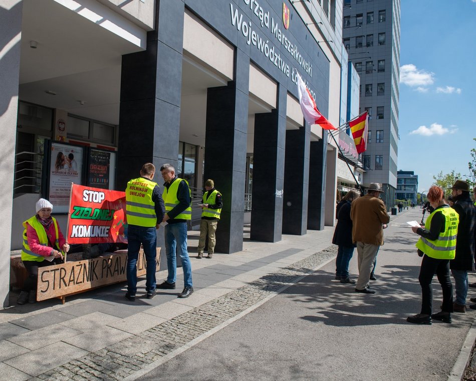 Protest rolników pod Urzędem Marszałkowskim w Łodzi