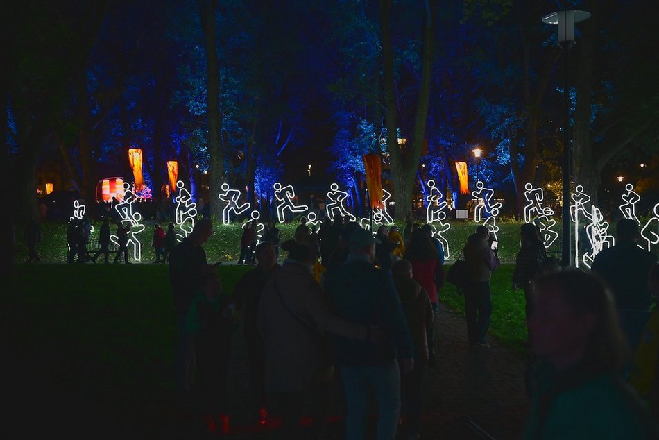 Park Staromiejski na Light Move Festival 2025 Łódź. Widzieliście go w takiej odsłonie?