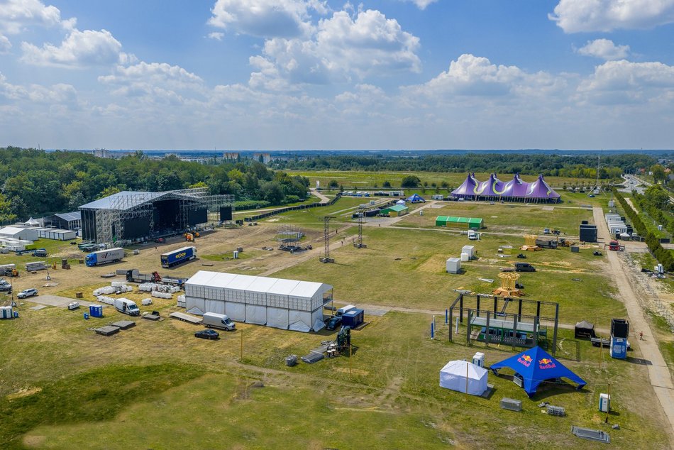 Łodź Summer Festival 2025. Zobacz, jak powstaje festiwalowe miasteczko