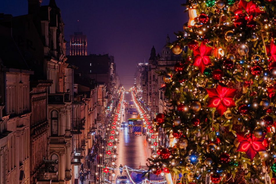 Łódź. Jarmark Bożonarodzeniowy w Łodzi nocą