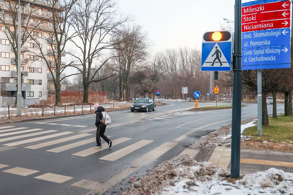 Łódź. Nowe inteligentne przejście dla pieszych. Będzie bezpieczniej?