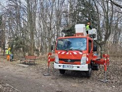 Łódź. Łódź sprząta na błysk po zimie! Pracownicy nie próżnują i porządkują ulice, parki, chodniki i nie tylko