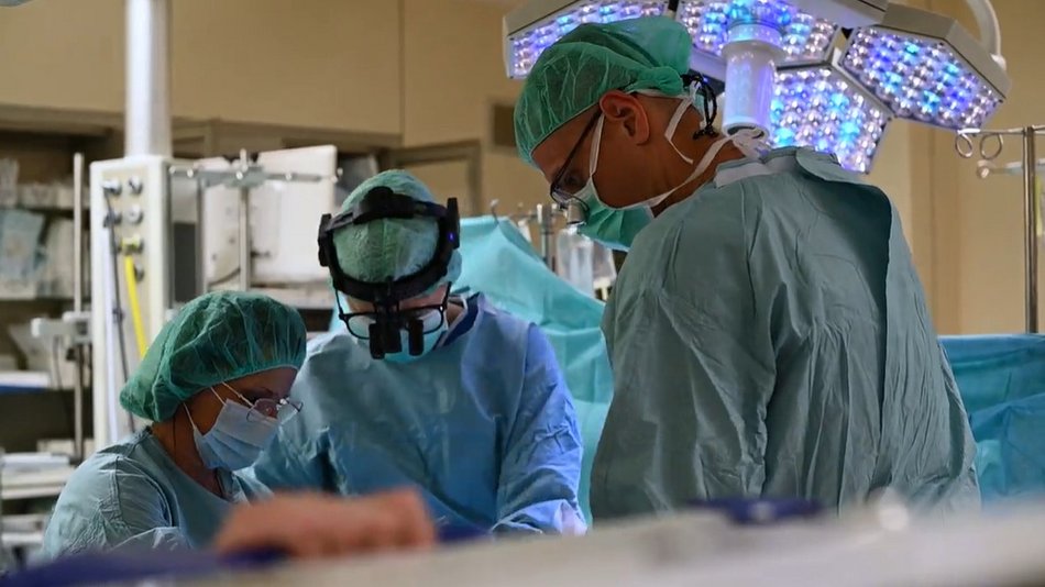 Łódź. Przełomowa operacja noworodka w Matce Polce w Łodzi. Ogromny guz usunęli 17 minut po porodzie
