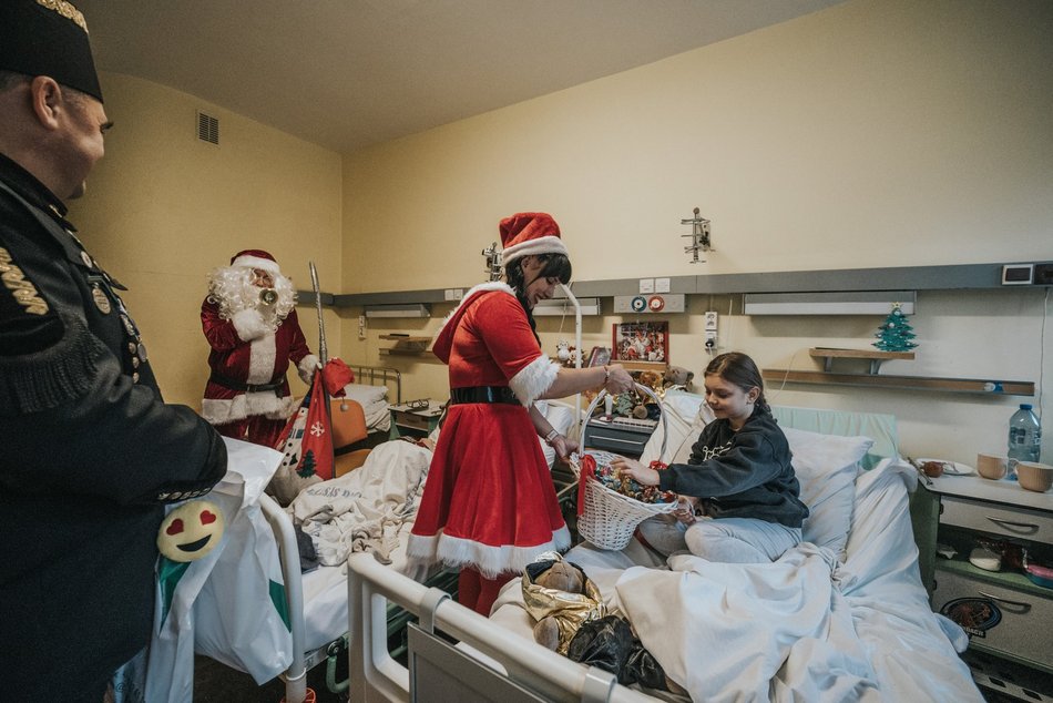 Łódź. Tradycja podtrzymana! Górnicy z Bełchatowa oddali krew i odwiedzili dzieci w Szpitalu Matki Polki w Łodzi