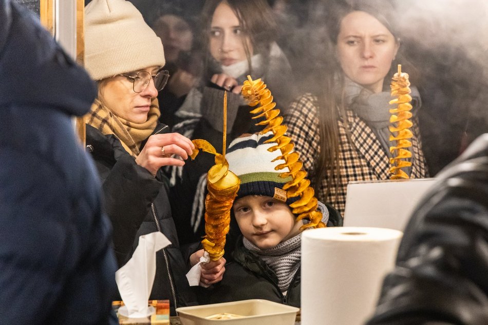 Tłumy na otwarciu Jarmarku Bożonarodzeniowego w Łodzi. Byłeś/aś? Znajdź się na zdjęciach!
