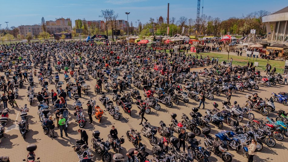 Łódź. Motocykliści opanowali Łódź! Otwarcie sezonu pod Atlas Areną i parada przez miasto