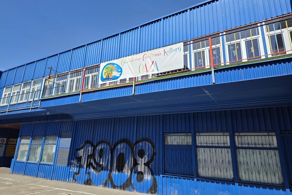Łódź. Co kupisz w niebieskim pawilonie na Retkini? Szewc, pub, 1001 drobiazgów, zegarmistrz i więcej