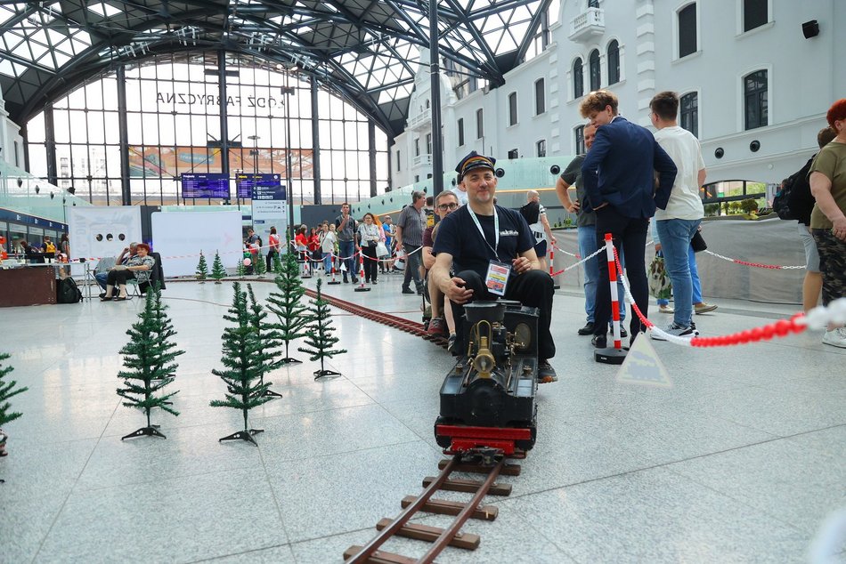 Łódź. Wystawa Makiet Kolejowych na dworcu Łódź Fabryczna. Święto miłośników pociągów