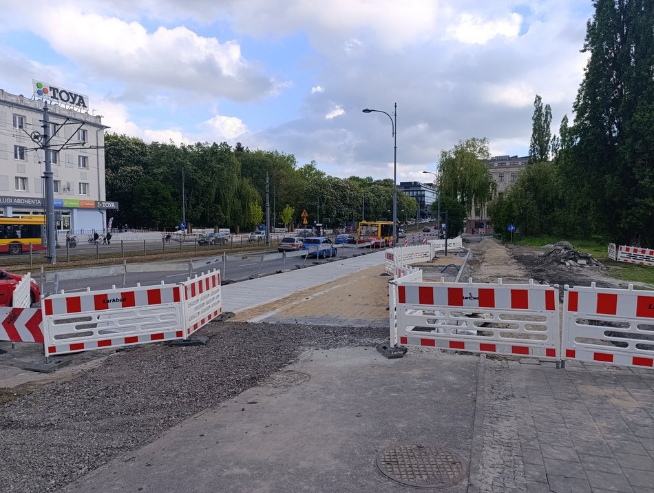 Łódź. Remont przystanków MPK Łódź przy Manufakturze