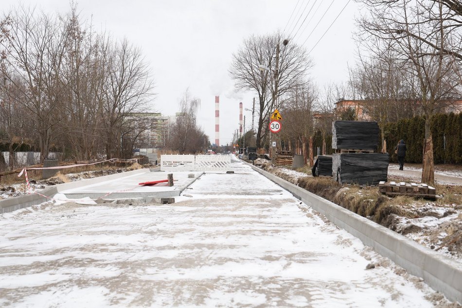 Łódź. Nowy asfalt na Zakładowej w Łodzi. Remont ważnej ulicy na Olechowie bliżej finiszu