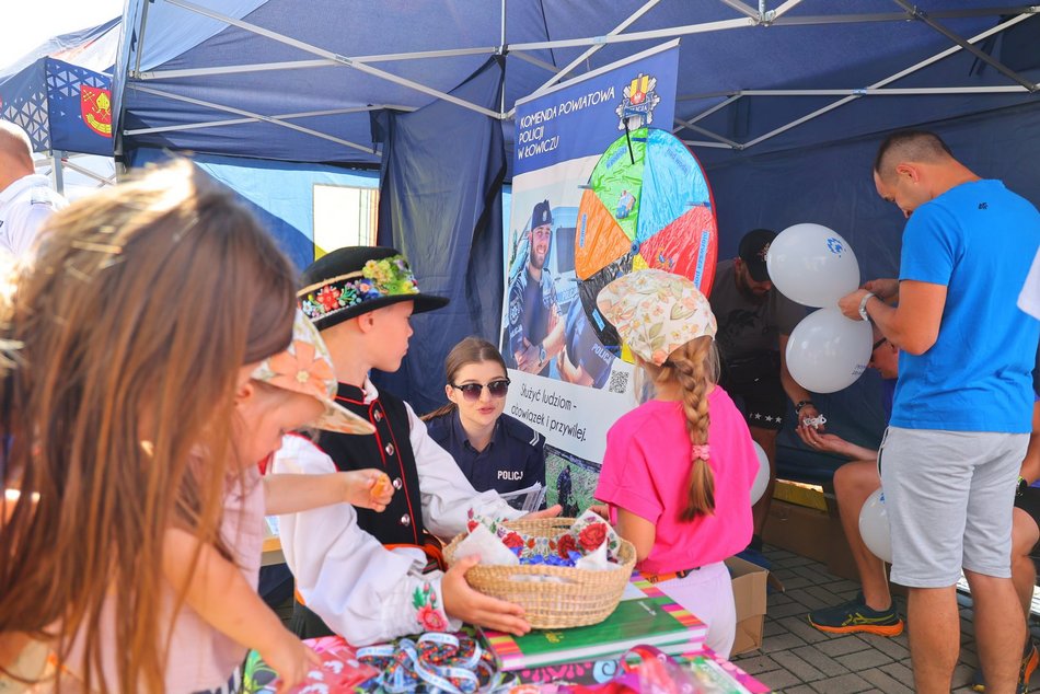 Piknik rodzinny "Bezpieczne wakacje z mundurem" pod Atlas Areną