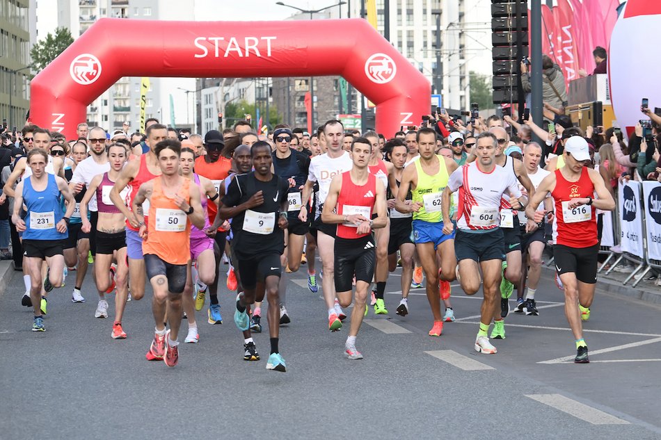 Łódź. Bieg Ulicą Piotrkowską Rossmann Run 2025 wystartował! Walka o życiowe rekordy