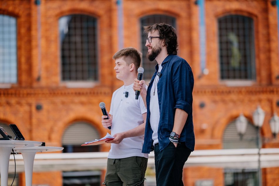 Łódź. Sławosz Uznański-Wiśniewski w kosmosie! Łodzianie oglądali start na Astropikniku w Manufakturze