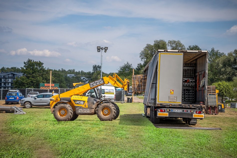 Łodź Summer Festival 2025. Zobacz, jak powstaje festiwalowe miasteczko
