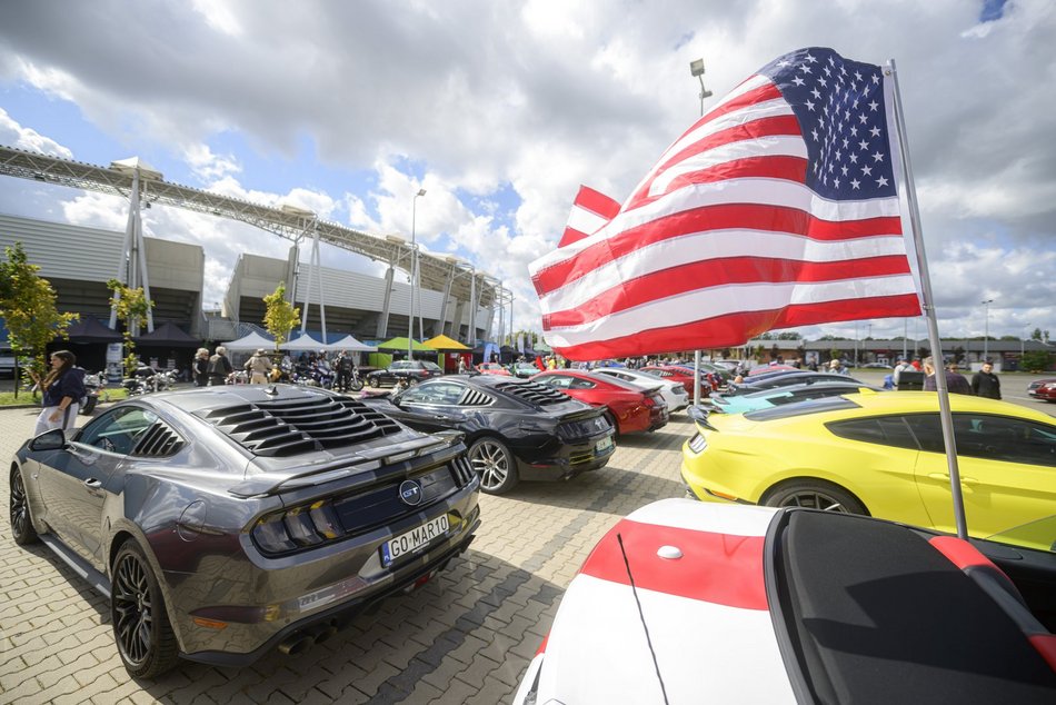 Ale auta pod Atlas Areną w Łodzi. Europejski zlot aut sportowych