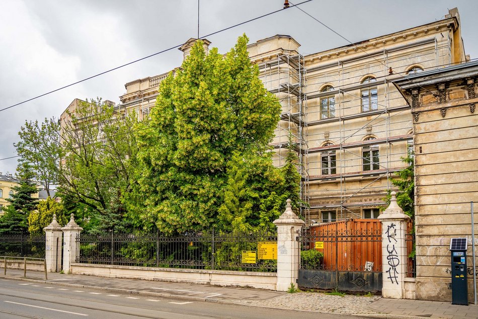 Łódź. Ruszył remont IV Liceum w Łodzi. Słynną szkołę czekają wielkie zmiany!