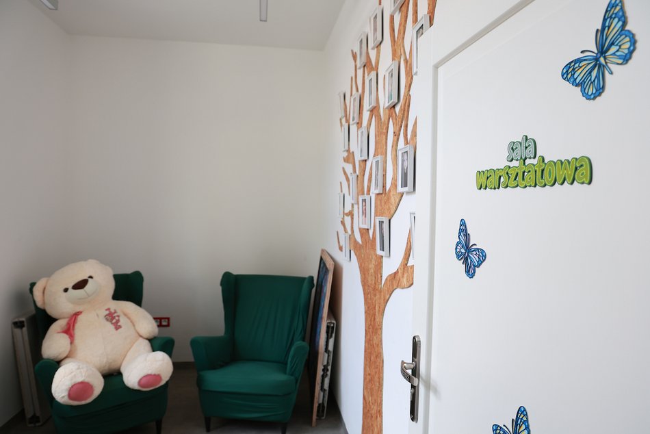 Łódź. Nowa świetlica dla dzieci i młodzieży przy Północnej w Łodzi. Sale warsztatowe, plac zabaw