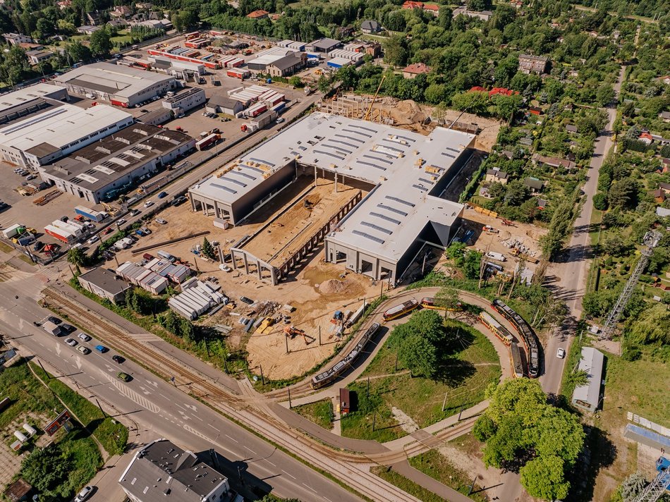 Zajezdnia Helenówek zmienia się w Zakład Techniki MPK Łódź. Prace są już na półmetku