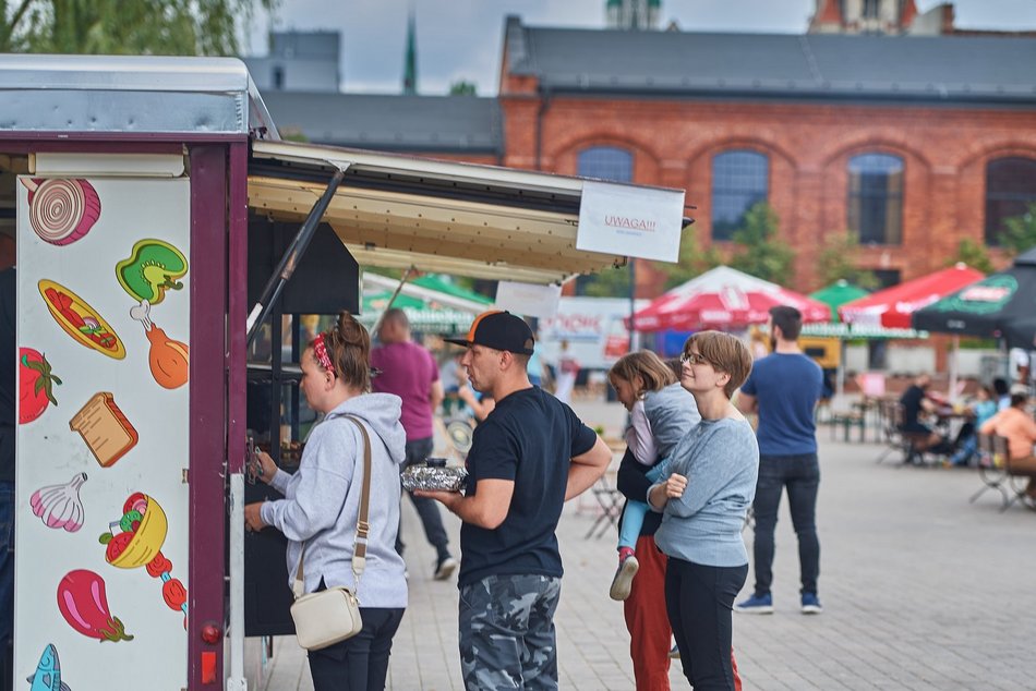 Wielka Szama w Ogrodach Geyera. Food trucki z całej Polski w jednym miejscu