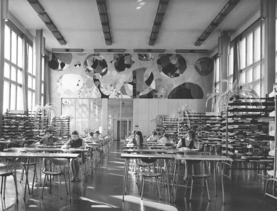 Łódź. Biblioteka Uniwersytecka, zwana Bułą lub Bułką