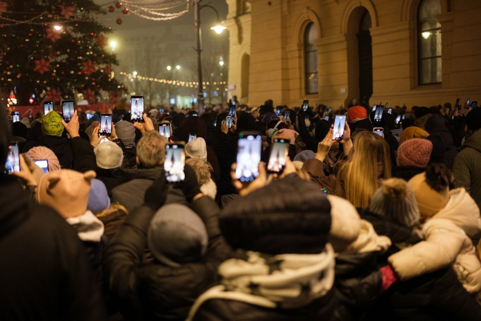 Tłumy na otwarciu Jarmarku Bożonarodzeniowego w Łodzi. Byłeś/aś? Znajdź się na zdjęciach!