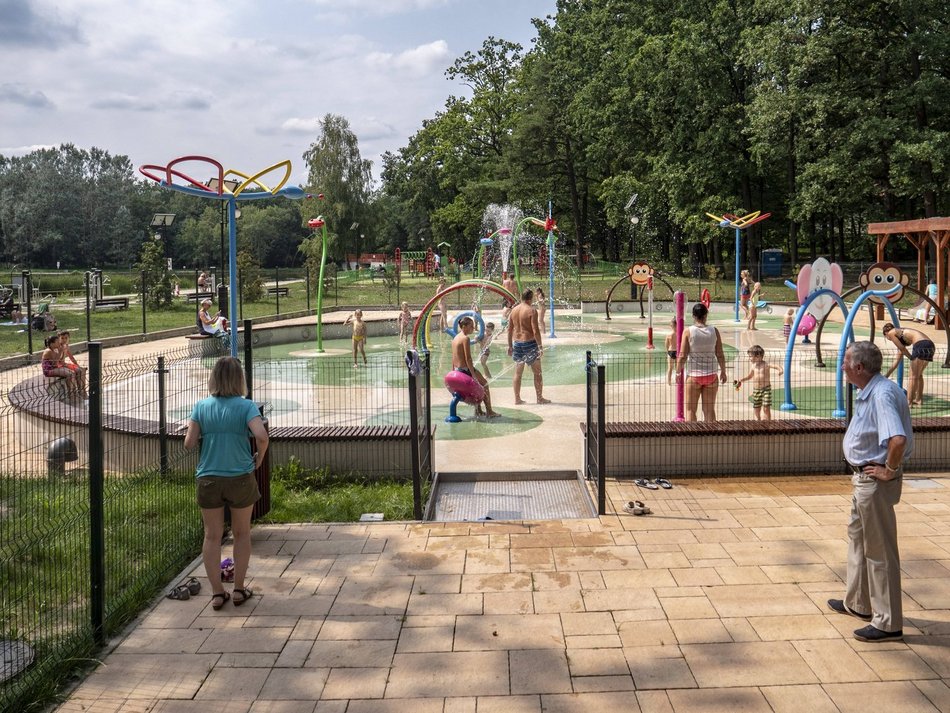 Łódź. Plac zabaw w Arturówku