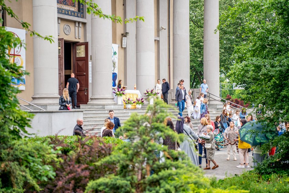 Łódź. Boże Ciało w Łodzi. Procesja z kościoła Matki Boskiej Zwycięskiej przeszła ulicami miasta