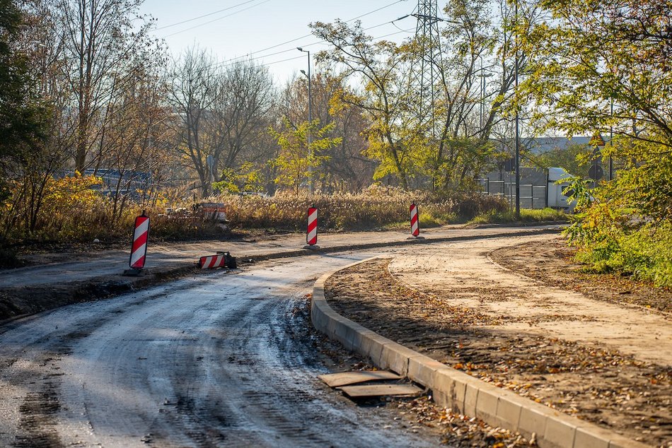 Remont Szparagowej i Wersalskiej. Układają już nowy asfalt