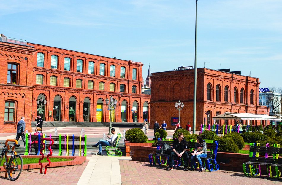 Manufaktura przed i po rewitalizacji