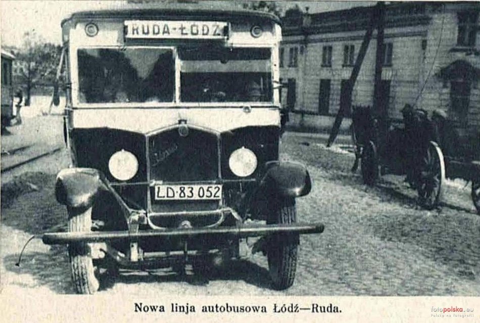 autobus na ulicy miasta