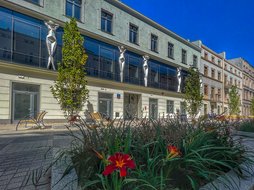 Włókiennicza w Łodzi - kamienica z kariatydami