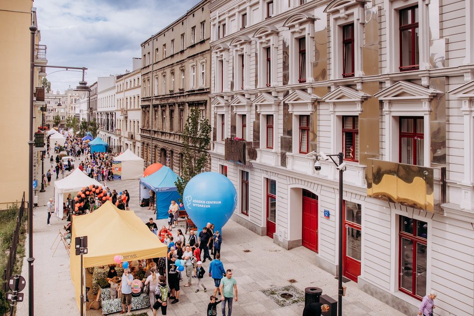 dzieci podczas zabawy