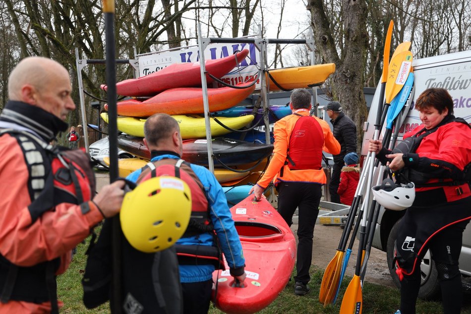Kajakarze z Łódzkiego Klubu Kajakowego Albatros wyruszyli na blisko miesięczną wyprawę kajakową z Łodzi do Morza Bałtyckiego