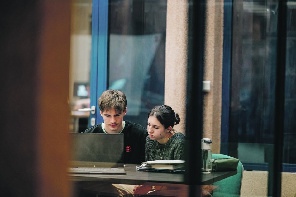 Łódź. Biblioteka Uniwersytetu Łódzkiego otwarta do północy. Na naukę nigdy nie jest za późno!