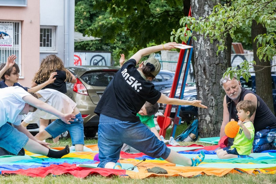 Wesoły Dzień Dziecka na Teofilowie. Szczudlarze, warsztaty cyrkowe, animacje i dobra zabawa!