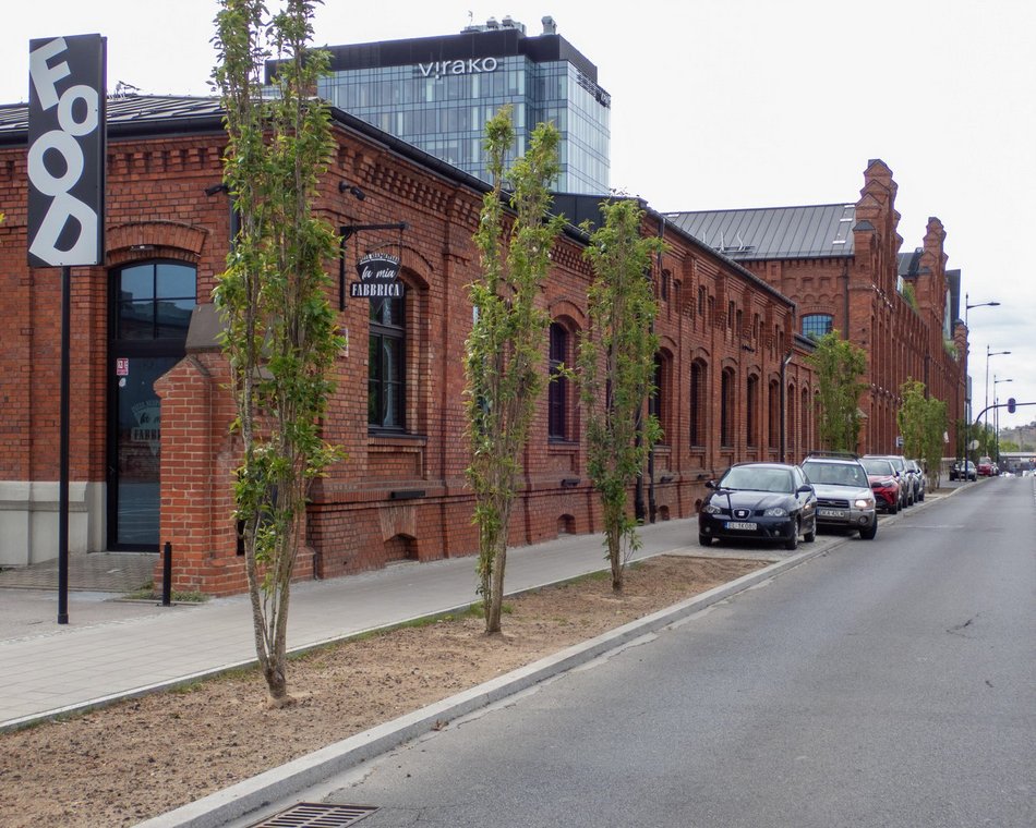 Łódź. Przy Monopolis w Łodzi jest coraz piękniej. Wspaniałe połączenie natury i nowoczesności