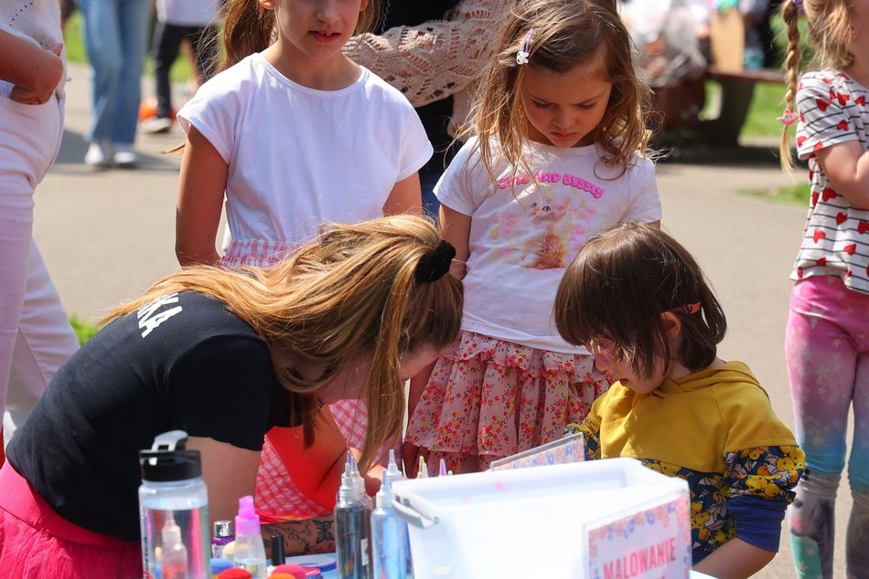 Łódź. Piknik na Młynku w Łodzi. Dmuchańce, alpaki, gigantyczne kręgle i rowery wodne