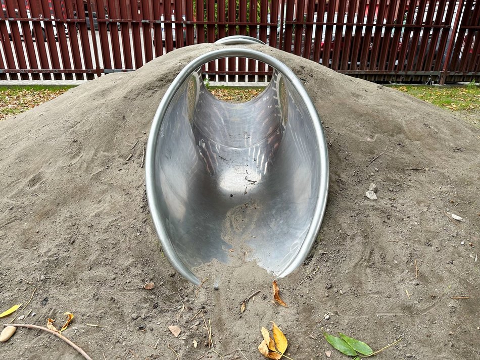 Łódź, skwer Kunki, plac zabaw, tunel