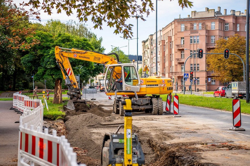 Łódź. Remont Uniwersyteckiej w Łodzi. Stara nawierzchnia już zerwana!