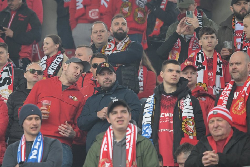 Łódź. Kibice na meczu Widzew Łódź - Bruk-Bet Termalica Nieciecza. Byłeś/aś? Znajdź się w galerii!