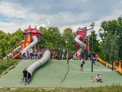 plac zabaw w parku