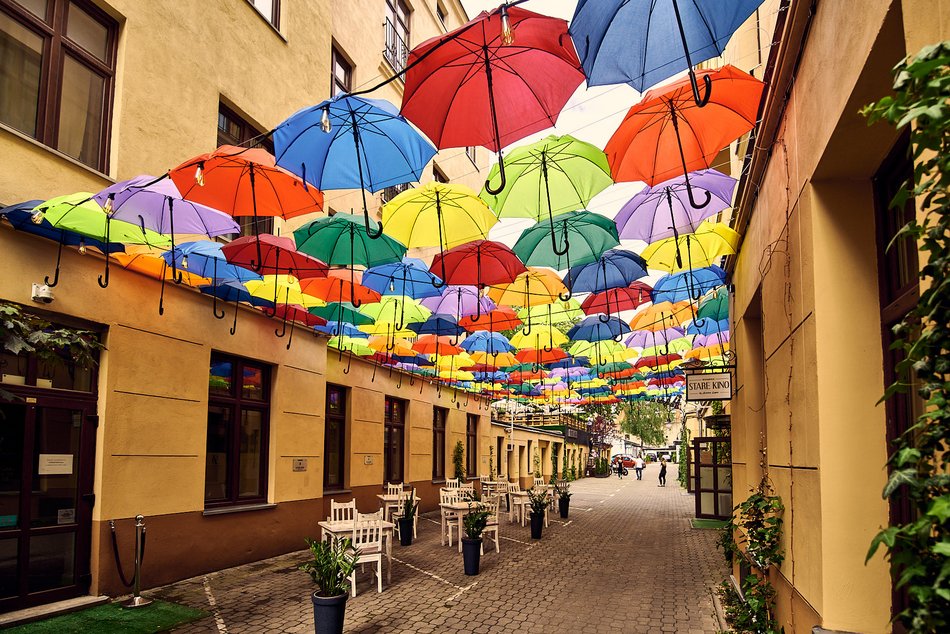 Parasolki w podwórku przy ul. Piotrkowskiej 120