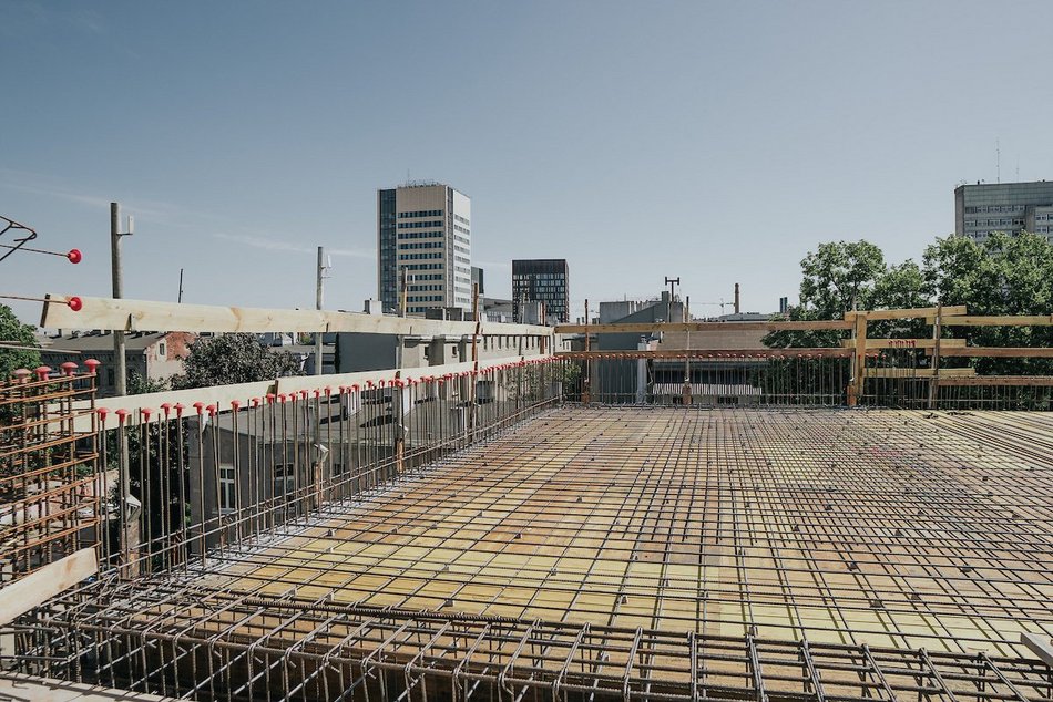 Łódź. Budowa parkingów wielopoziomowych w Łodzi. Powstają kolejne piętra. Kiedy koniec prac?