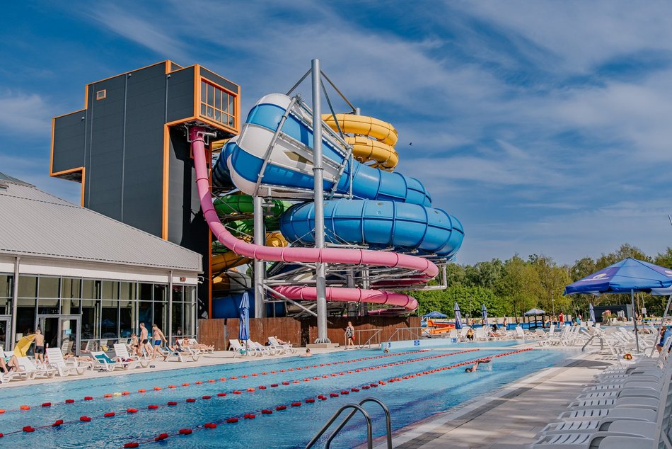 Aquapark Fala w majówkę - baseny zewnętrzne, zjeżdżalnia kamikaze