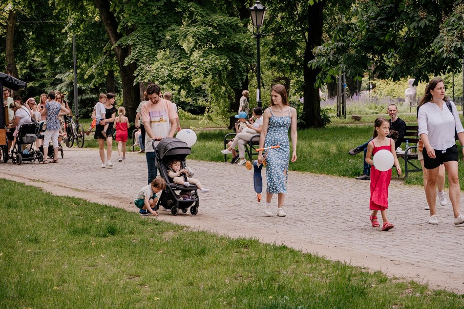 Łódź. Miejski Dzień Dziecka 2025 w Łodzi. Majka Jeżowska, dmuchańce i pokazy [ZDJĘCIA]