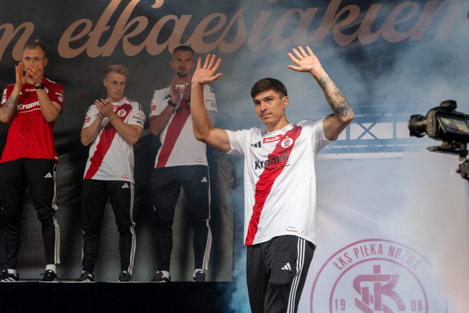 ŁKS Łódź zaprezentował skład na placu Wolności! Byłeś/aś tam? Odszukaj się w galerii