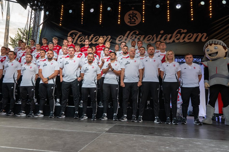 ŁKS Łódź zaprezentował skład na placu Wolności! Byłeś/aś tam? Odszukaj się w galerii
