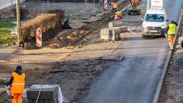 Remont Rydla w Łodzi. Część nowej drogi i chodników już ułożona [ZDJĘCIA]