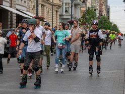Łódź. Nightskating Łódź za nami. Rolkarze znów opanowali Piotrkowską